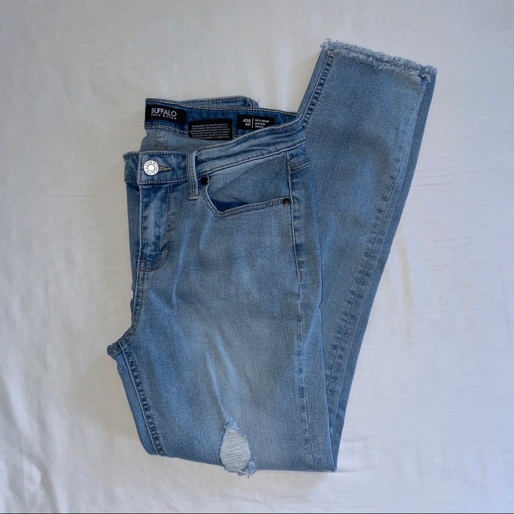 Buffalo, mid rise, small rips at knees, size 4/27